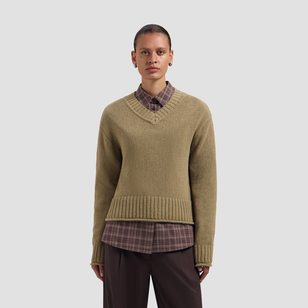 KNITTED V-NECK | TREEHOUSE