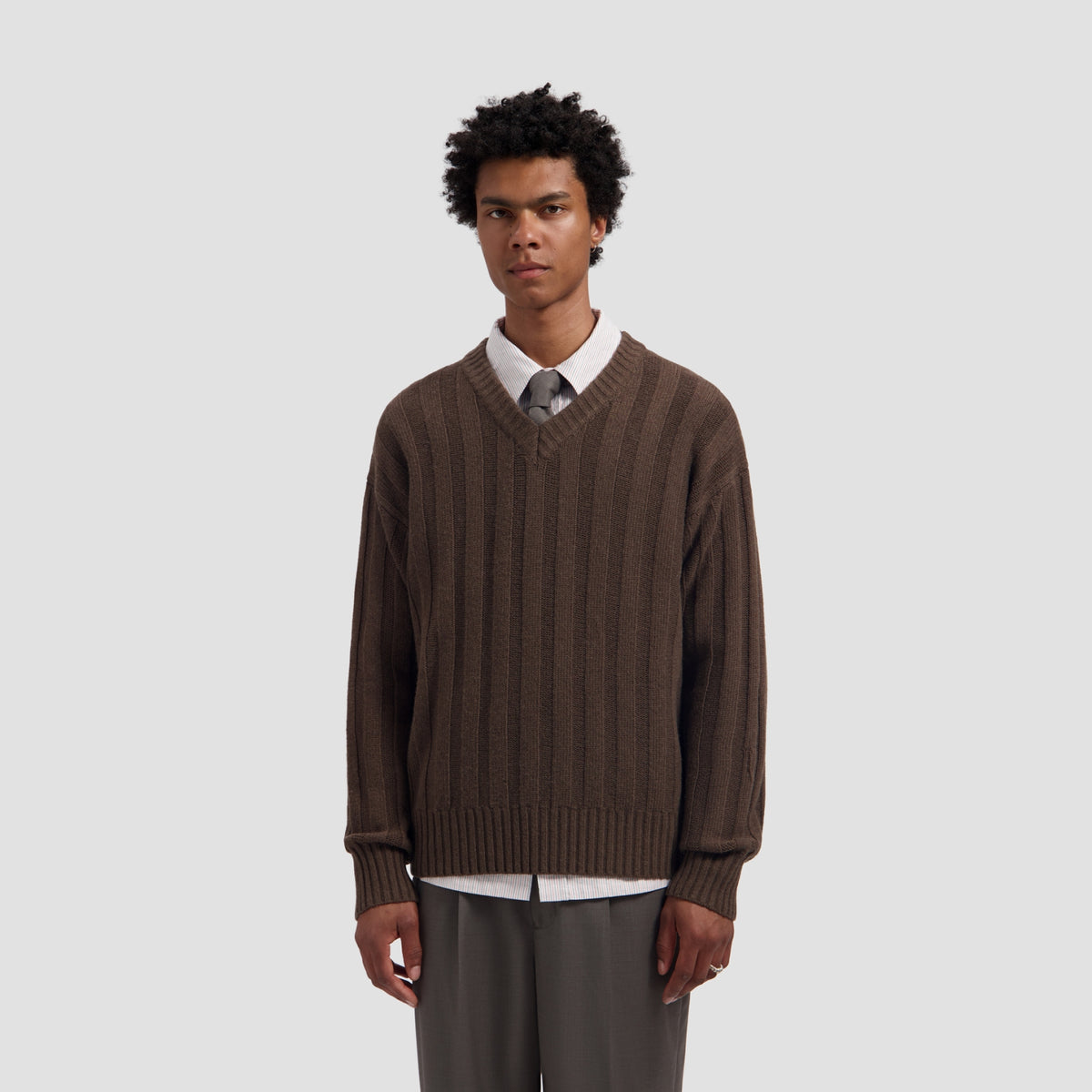 RIBBED KNITTED V-NECK | LINT